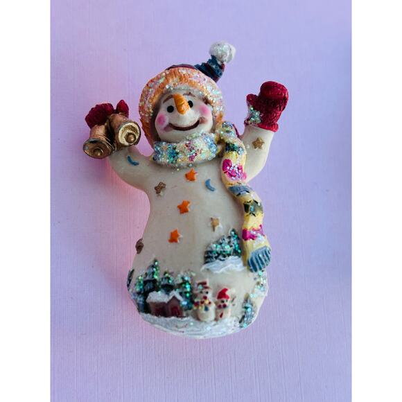 Set of 2 Vintage Snowmen Resin 3D Figural Holiday Brooch Pin - Picture 4 of 8